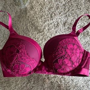 Victoria’s Secret Very Sexy push-up bra